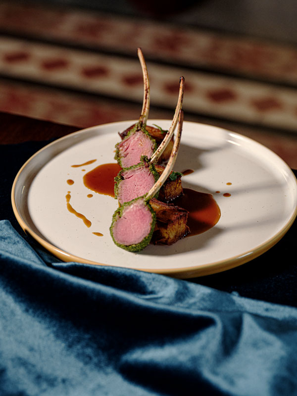 menage-restaurant-menu-agnello-panatura-verde-©la-cook Ménage Catania Restaurant Menu Costine di agnello © La Cook Agency